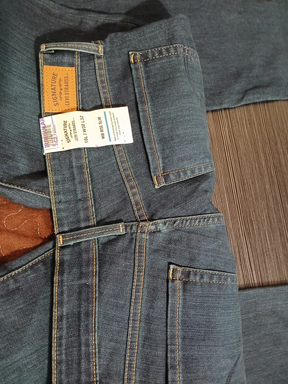 Signature by Levi Strauss Women's Straight Leg Jeans in Dark Blue Wash - Picture 6 of 6